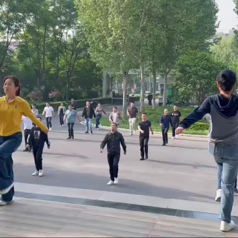 孟州市公路事业发展中心 “工间操”时间   掀起健康工作新风尚