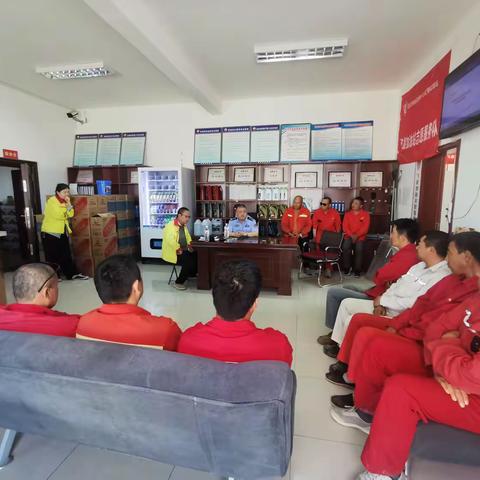 克拉玛依分公司车险业务部持续开展警保联动进车队活动