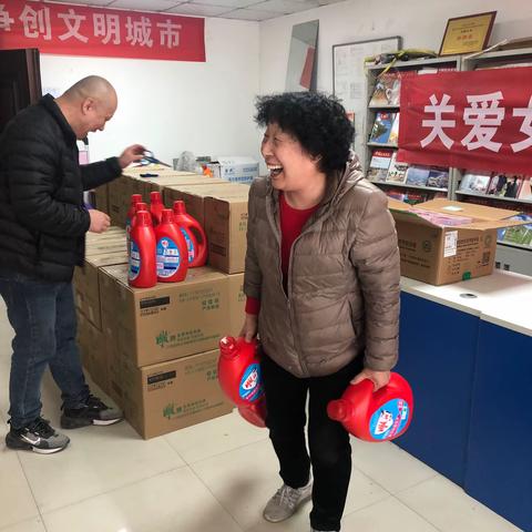 “情暖三月天，温暖女神节”三八妇女节活动