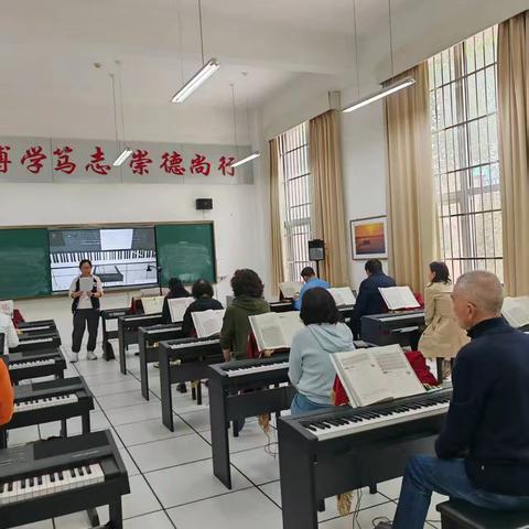 老年大学钢琴初级2班：琴键上的银龄“追梦人” ——15名学员以音乐为媒，奏响党建与艺术交融的新乐章