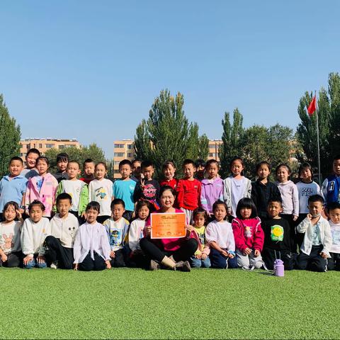 预备少先队员们普及少先队知识——六知六会一做