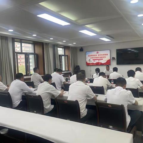 赵俊生同志以“坚定理想信念 坚守纪律底线 以身作则涵养清廉政风”为主题为专卖党支部全体党员讲党课