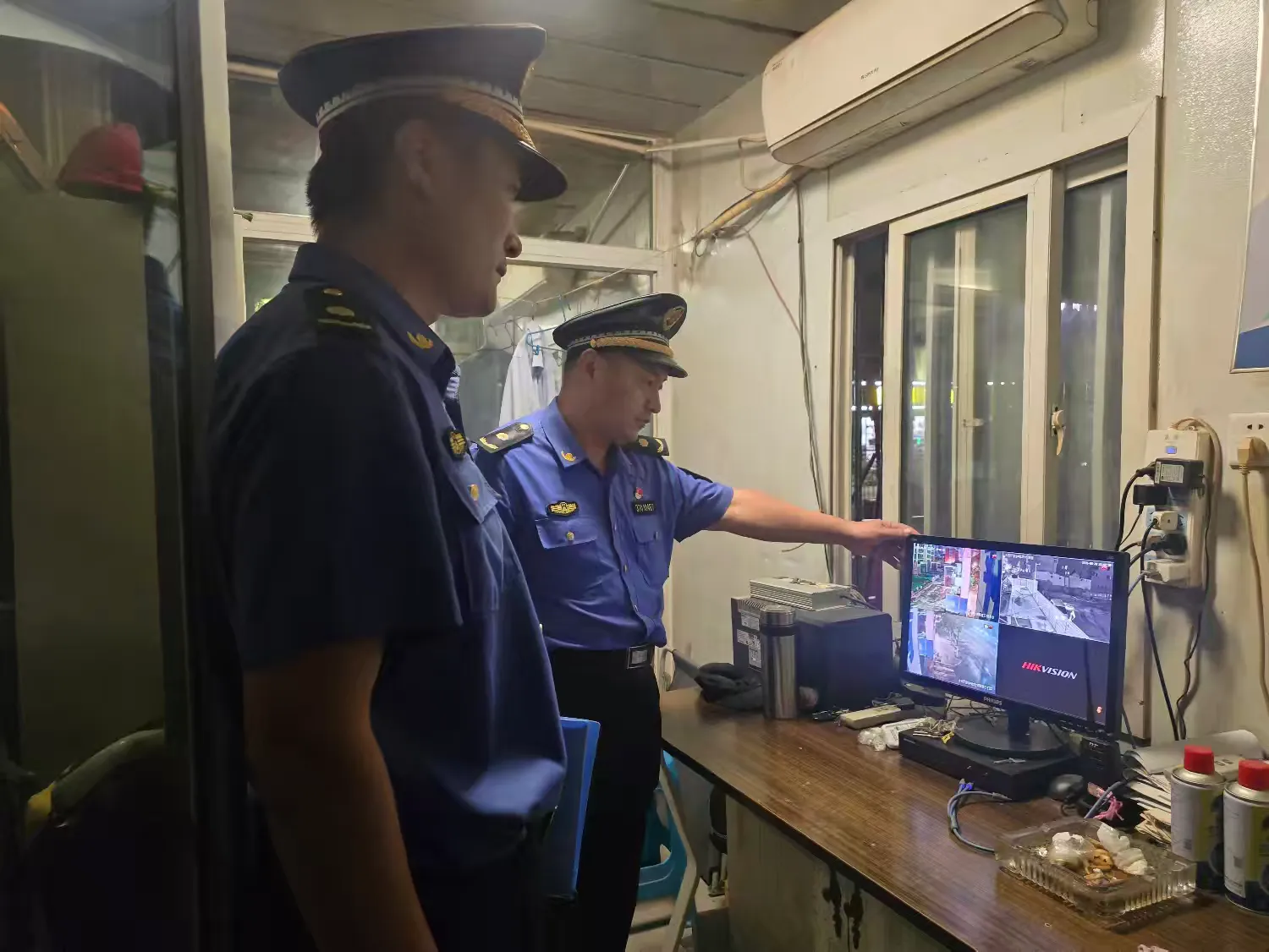 济南市渣土处置中心联合市执法支队开展建筑垃圾夜间专项检查行动