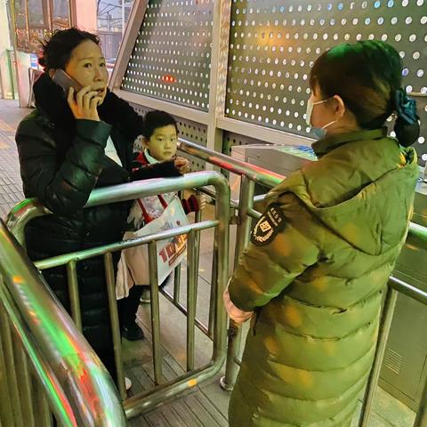 帮走失小孩找家长