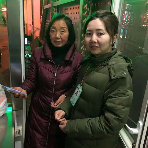 热心员工拾“机”不昧