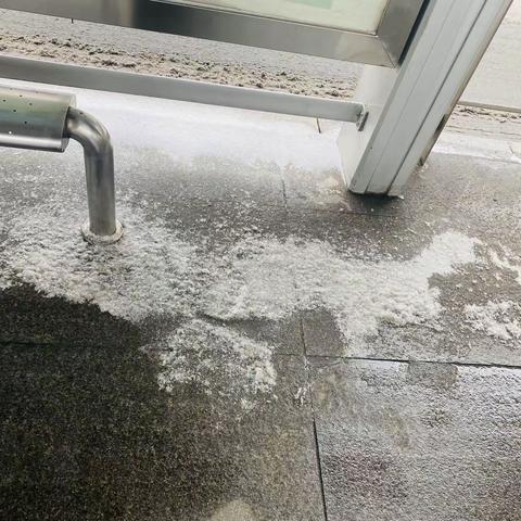 迎战冰雪，保障乘客安全出行