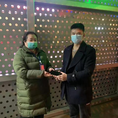 员工团队协作，失物快速归还