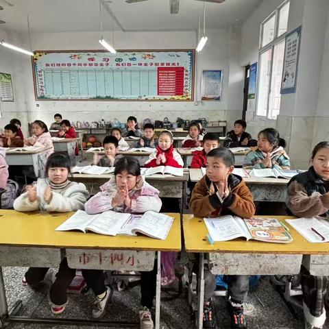 荣誉激励奋进，榜样领航前行——田营小学召开期中考试表彰大会