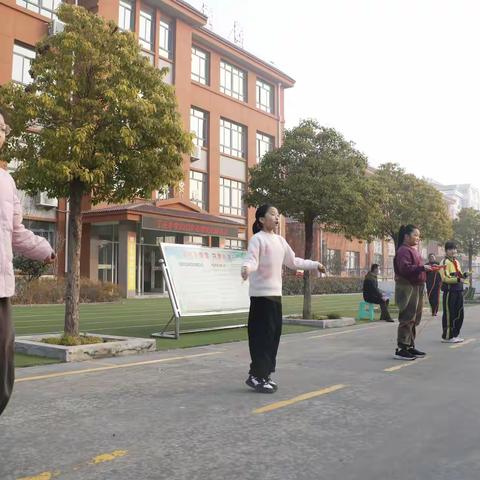 “活力满格，赛场逐光”——光明路街道丁庄小学冬季“趣味运动会”活动