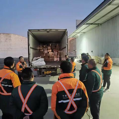 包头市分公司组织各级领导同事观摩邮件处理中心以及一干干线运行装载情况