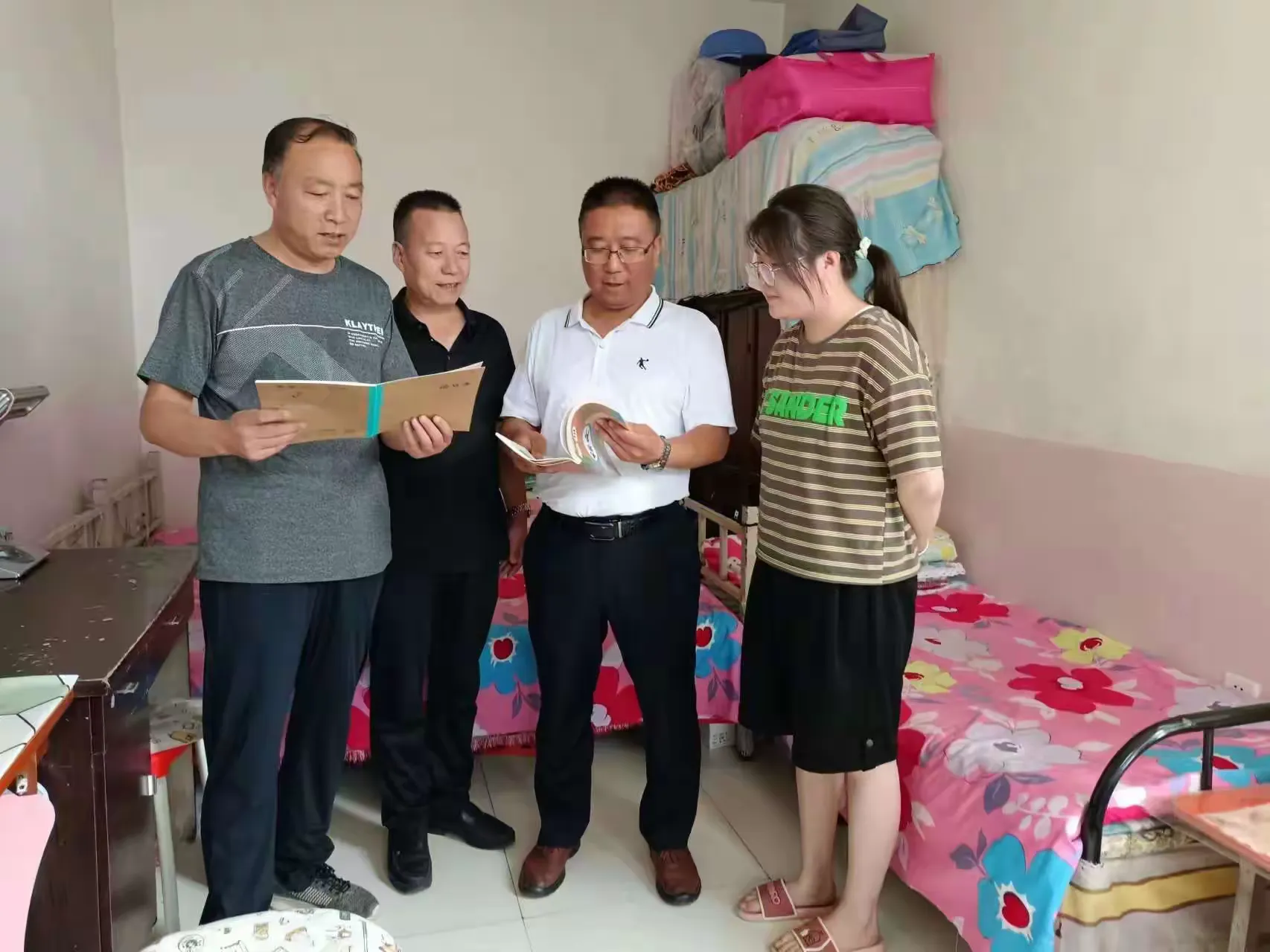 暑日家访路  浓浓家校情——清水县第三中学暑期大走访活动纪实