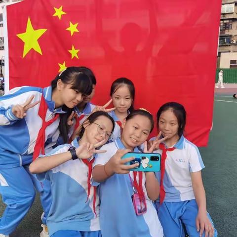 都匀十一小开展 喜迎国庆74周年“我和国旗合个影 童心共筑中国梦”主题活动