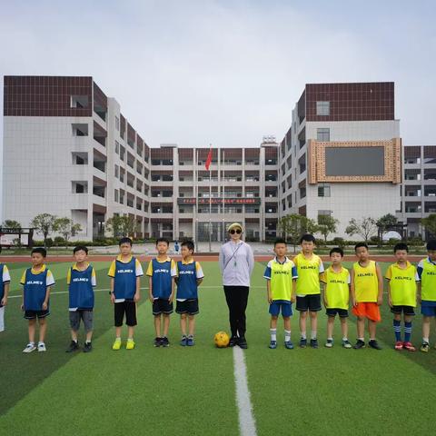 蒸湘区呆鹰岭镇中平小学第一届“快乐六一、快乐足球”校园足球比赛