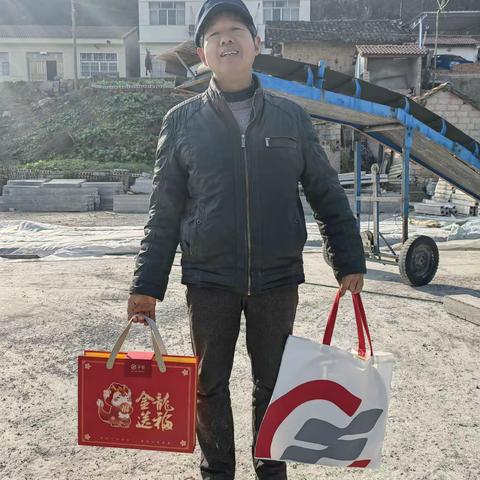【中部区域-襄阳工业园】商混销售部开展“岁末真情回馈，提升服务质量”元旦赠礼活动