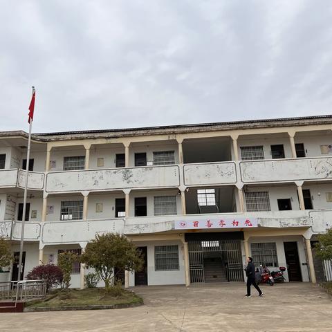 督导促发展，引领再提升——责任督学来到长埠镇五所中小学检查工作
