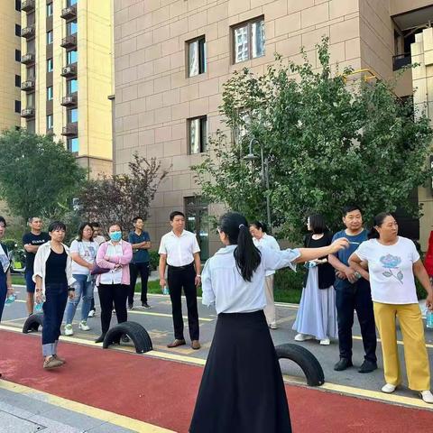 铜冶镇组织开展物业服务企业观摩拉练活动