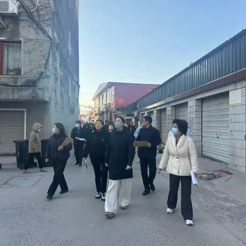 铜冶镇组织开展物业服务企业观摩拉练活动