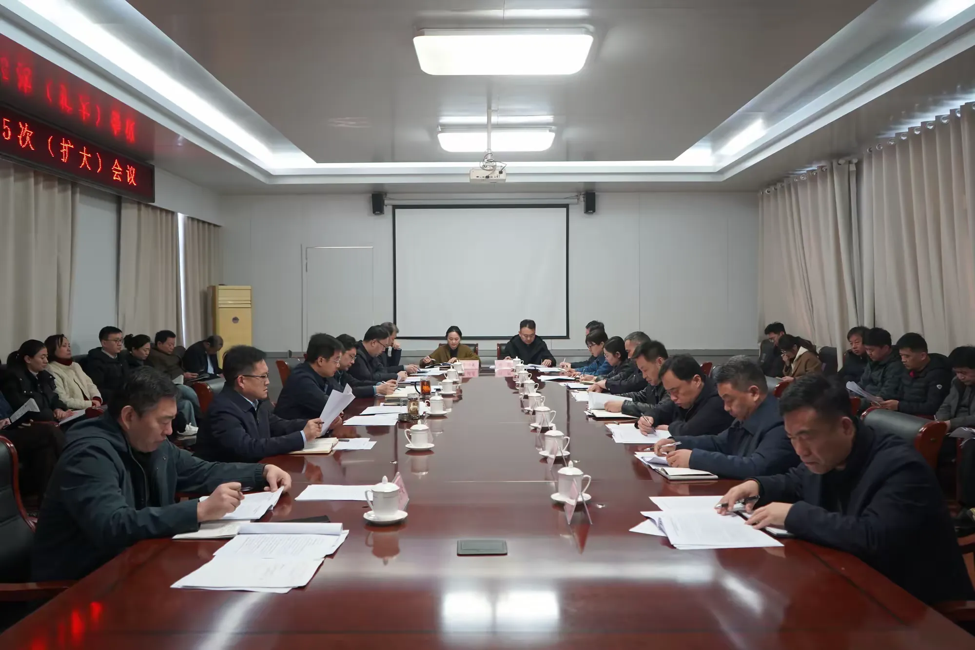 简篇-高官寨街道党工委召开2026年第5次(扩大)会议