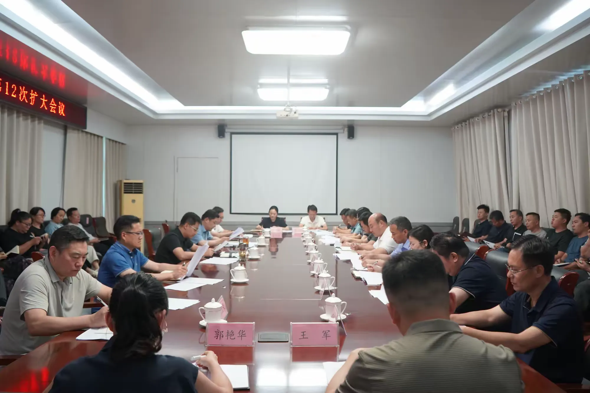 简篇-高官寨街道党工委召开2026年第12次扩大会议