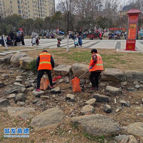 "助力城市清洁，守护环境美好"记城发桑德公司路面及广场保洁突击行动