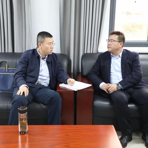 商洛市税务局党委委员、总会计师孙乾深入商南县局开展重点工作调研