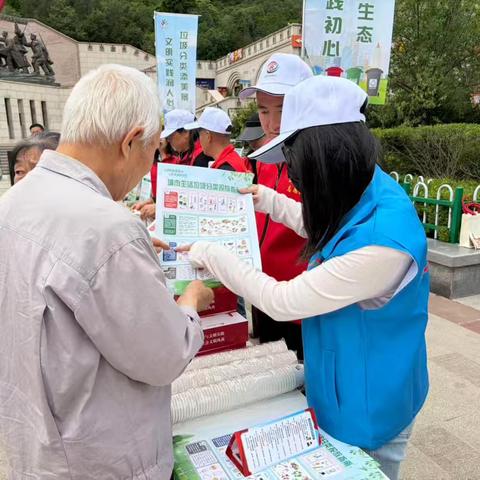 垃圾分类齐参与，志愿新风暖社区