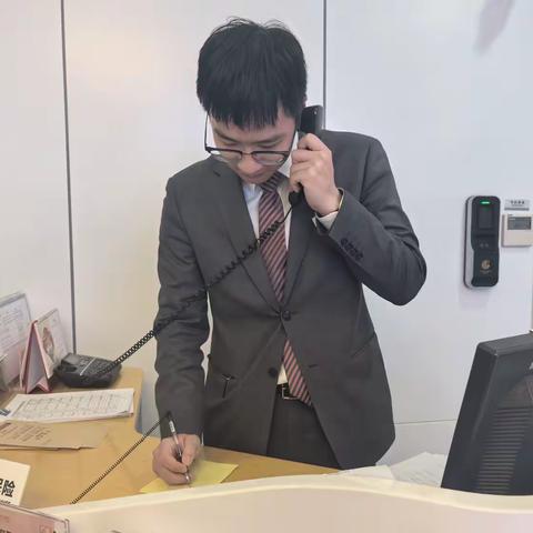 黄浦人民广场支行积极提升推广预约取号服务-黄浦人民广场支行