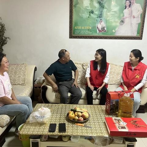 苏曹乡人和社区党委开展中秋走访慰问活动