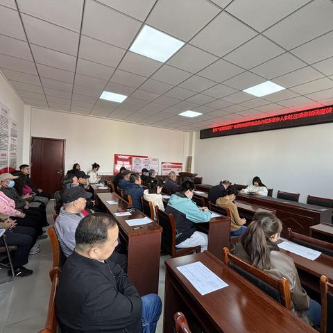 “双争”活动进行时，邯郸“惠民实践团”市级联动宣讲走进丛台区苏曹乡人和社区演讲朗诵主题宣讲活动。