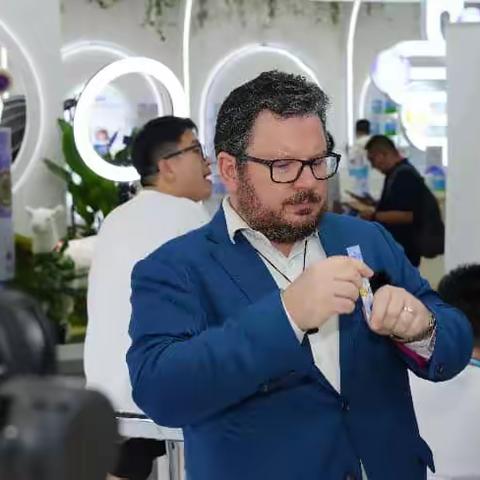 新西兰驻沪总领事见证小小伞CBME发布透明溯源成果