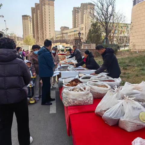 党建领航聚温情 助农惠民暖冬日——兴隆街道兴盛社区“睦邻市集”让“远方味道”走进居民家