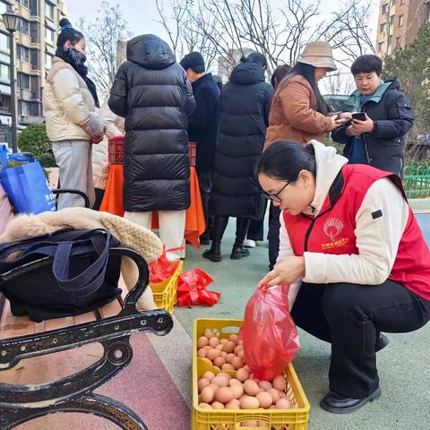 兴隆街道兴盛社区联合齐鲁银行开展冬季送温暖活动