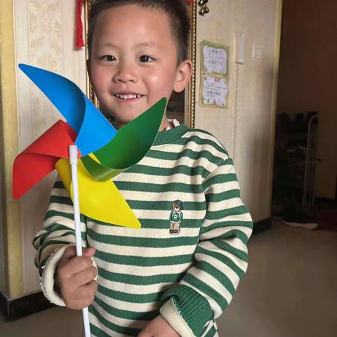 西咸空港小天使幼儿园——托育一班亲子作品展