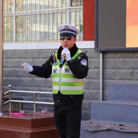 遵守交通规则 安全文明出行——小店区第三实验小学校交通安全演练