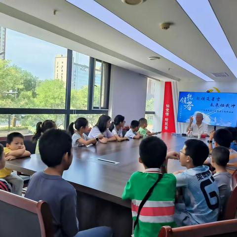 航模筑星空 未来任我冲 ——竹园嘉苑社区开展航模演示制作活动