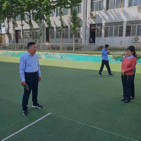 参观班级文化建设 感受别样育人环境