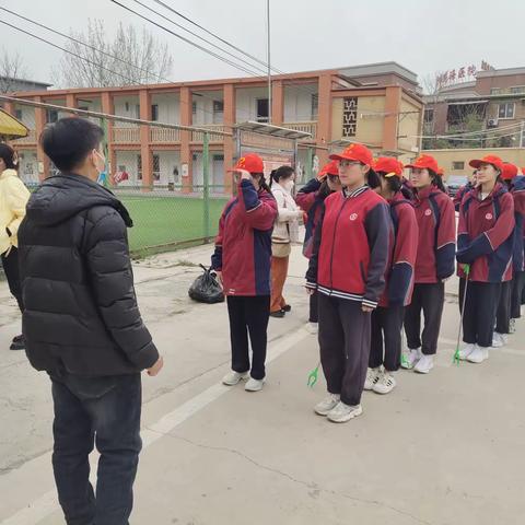 学习先进人物 弘扬雷锋精神——杏花营中学师生学习雷锋实践活动