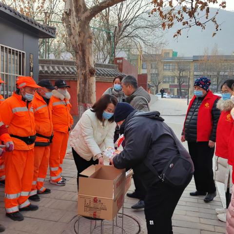 【爱心奉献暖人心，元宵佳节“宋”服务】——骊山街道华清社区小蜜蜂服务队开展送温暖活动