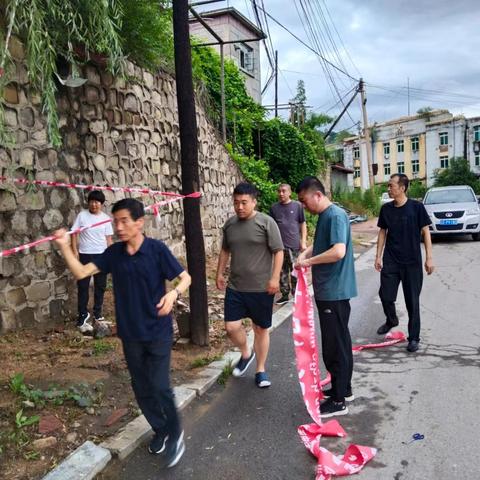 溪湖区住建局联合各街道办事处第一时间落实好防汛防灾任务