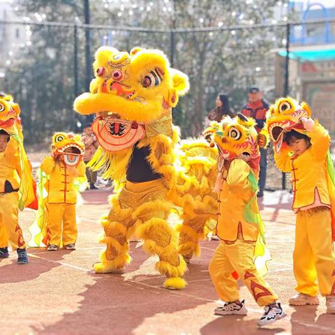山大路街道区直东社区开展防范非法集资宣传活动