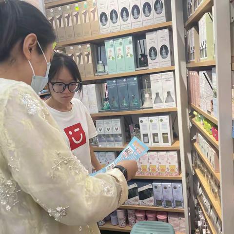 山大路街道区直东社区开展防范非法集资宣传活动