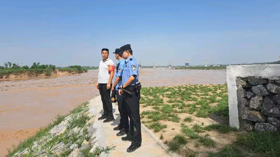 簡篇-扎實履行河長制 保障汛期安全||張卜街道干群齊心共同守護河暢岸綠景美