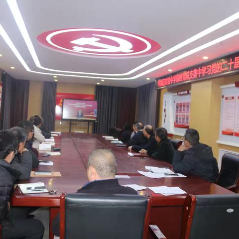 华龙区实验中学召开2024年秋季第六次行政例会