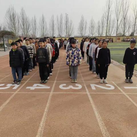 大兴庄镇中心小学--强身健体抓基础  队列比赛风采扬