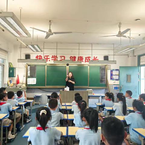 【灞桥教育 宇小家校】家长小课堂 携手促成长——灞桥区宇航小学四年级四班家长进课堂活动