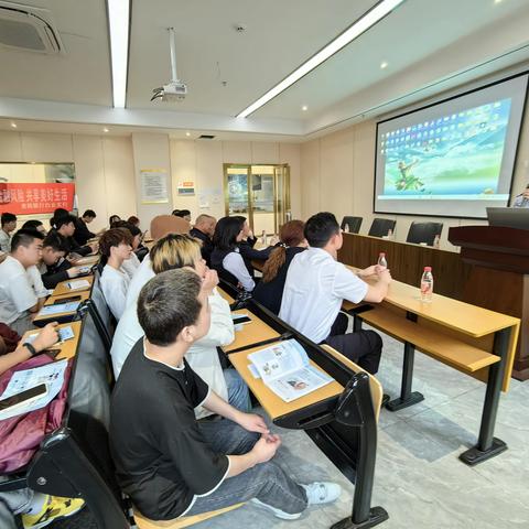 【贵阳银行白云支行】警银联手进校园  带来金融知识“及时雨”