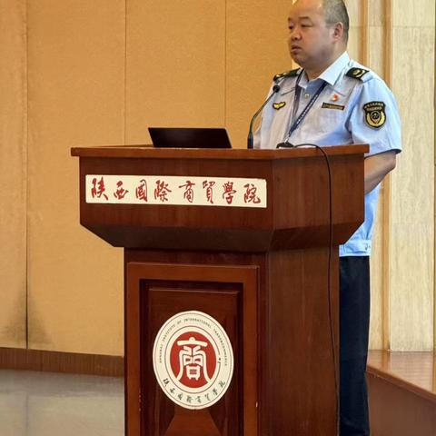 摆“擂台”展“风采”筑牢校园食品安全防线