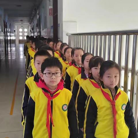 一班一品展风采 规范行为育英才——凤凰小学三级部常规评比