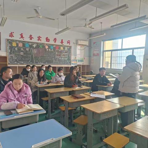 任重道远须策马 砥砺奋进再出发——凤凰小学四年级语文备课组下学期第一次教研活动纪实