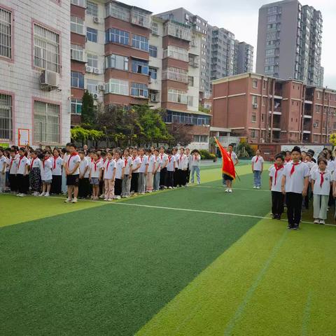 【德育】洛阳市古仓街小学“红领巾爱祖国”新队员入队仪式